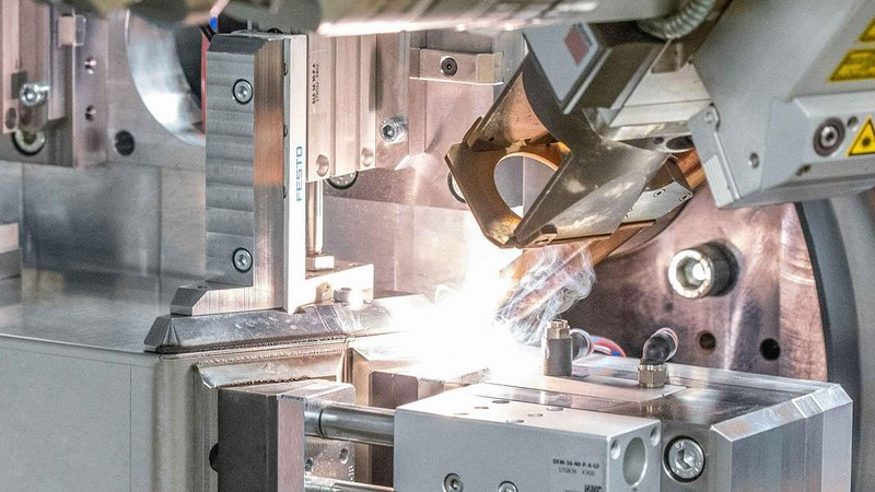 Welding with fixed optics