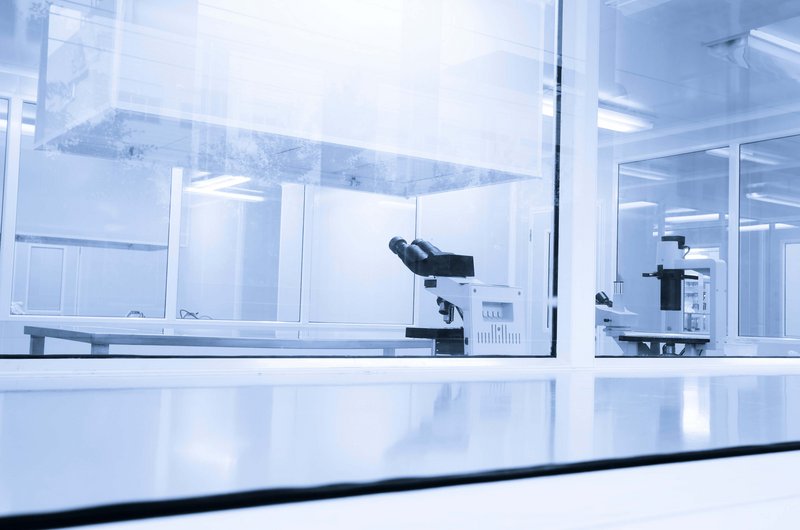 Laser welding in the cleanroomLaserschweißen im Reinraum